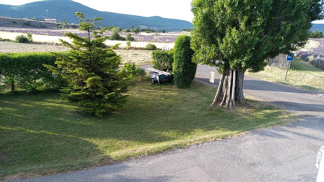 Les Bois Rouges Bed & Breakfast La Rochegiron Екстериор снимка