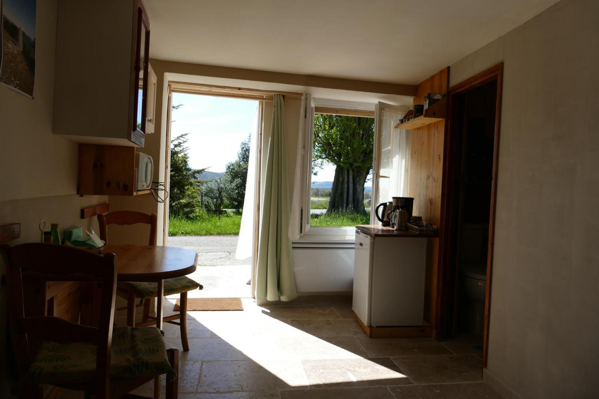 Les Bois Rouges Bed & Breakfast La Rochegiron Екстериор снимка