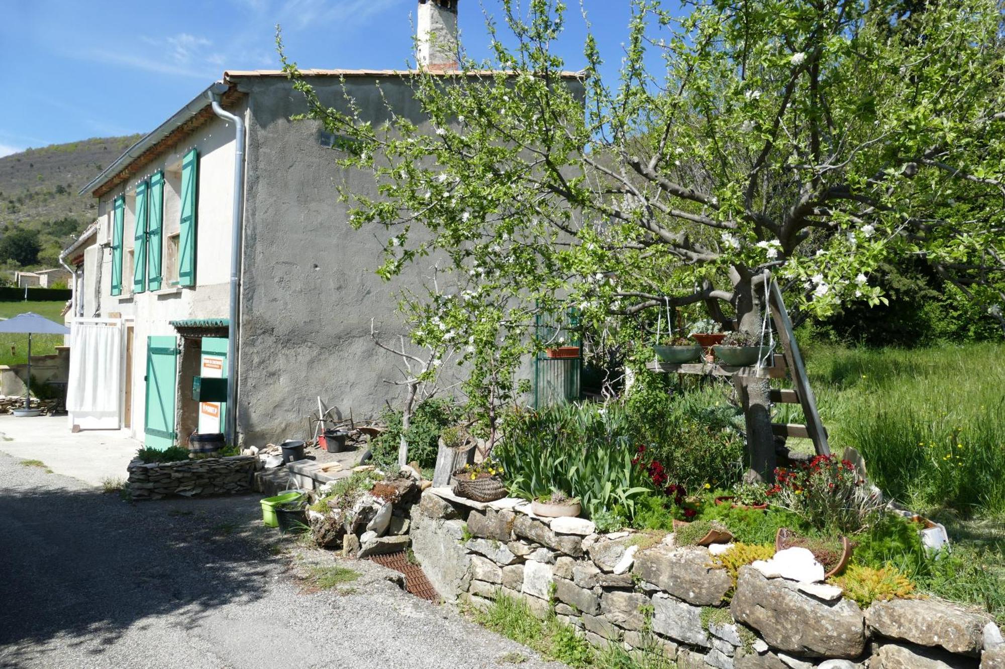 Les Bois Rouges Bed & Breakfast La Rochegiron Екстериор снимка